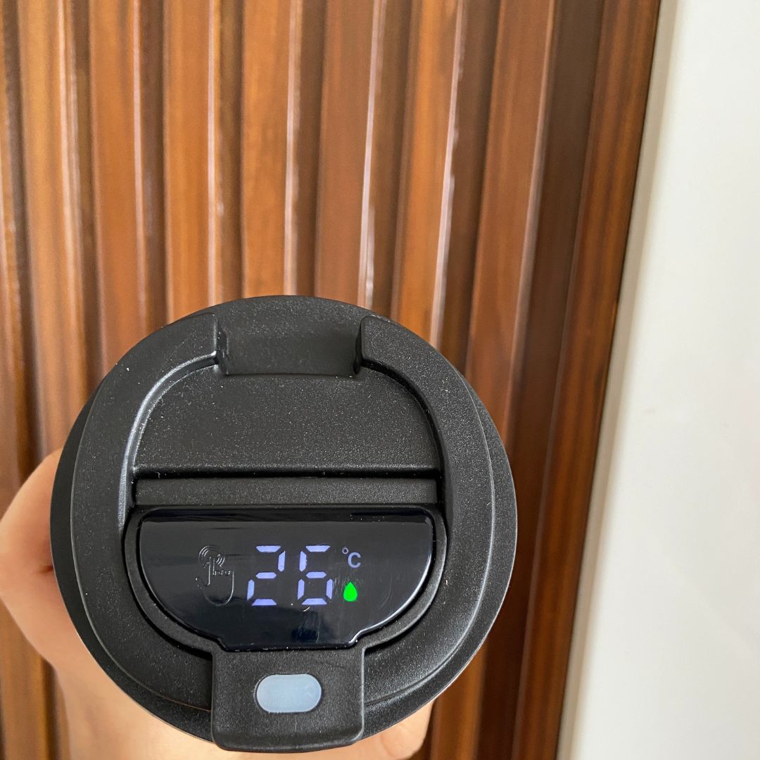 Double Walled Travel Tumbler with Temperature Display